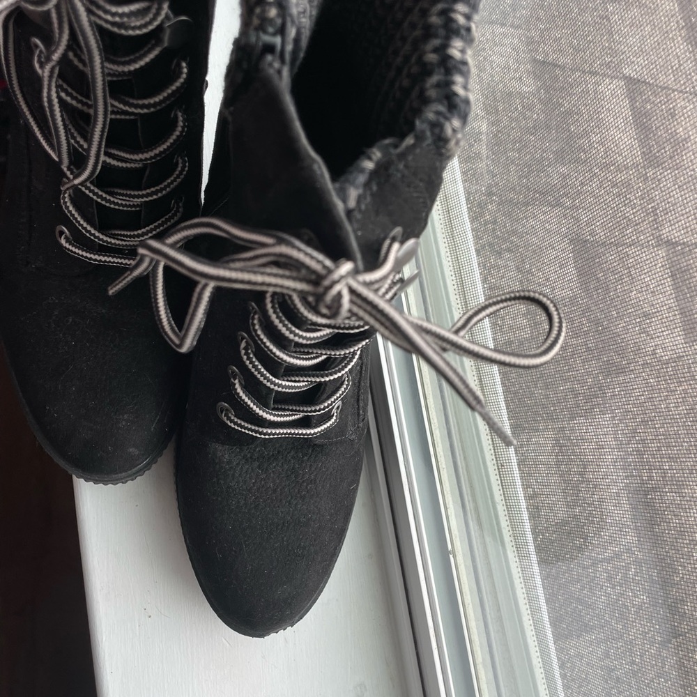 Stylish Black Ankle Boots for Women - Picture 3 of 4